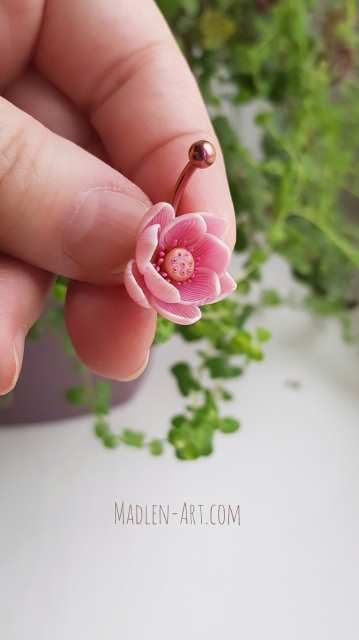 Lotus Navel Piercing – Golden Light of Love's Radiance