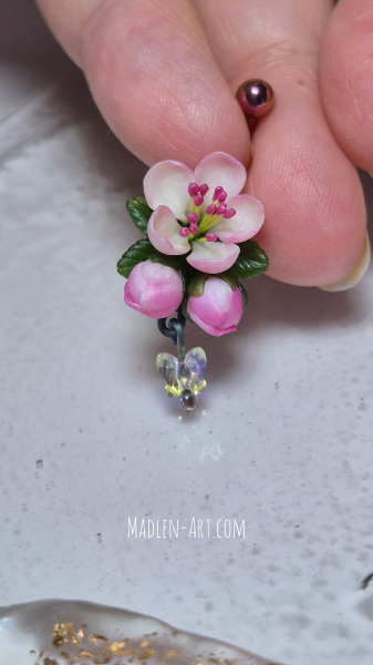 Apple Blossom and Butterfly Navel Piercing – The Scent of a Spring Kiss